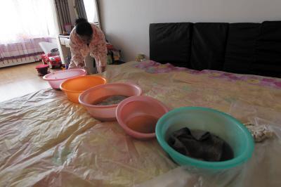 渝北楼上漏水，住户失联，小区没物管，业主维权难！律师来支招……